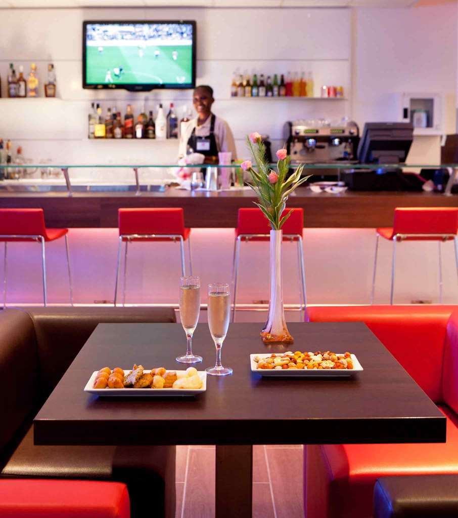 Ibis Bata Hotel Restaurant photo