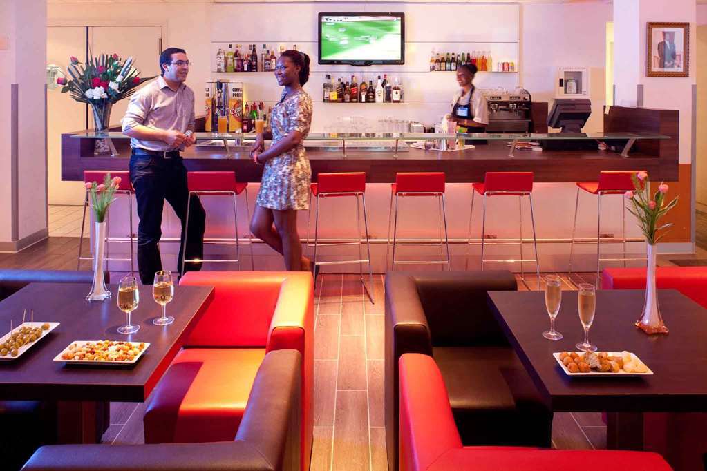 Ibis Bata Hotel Restaurant photo