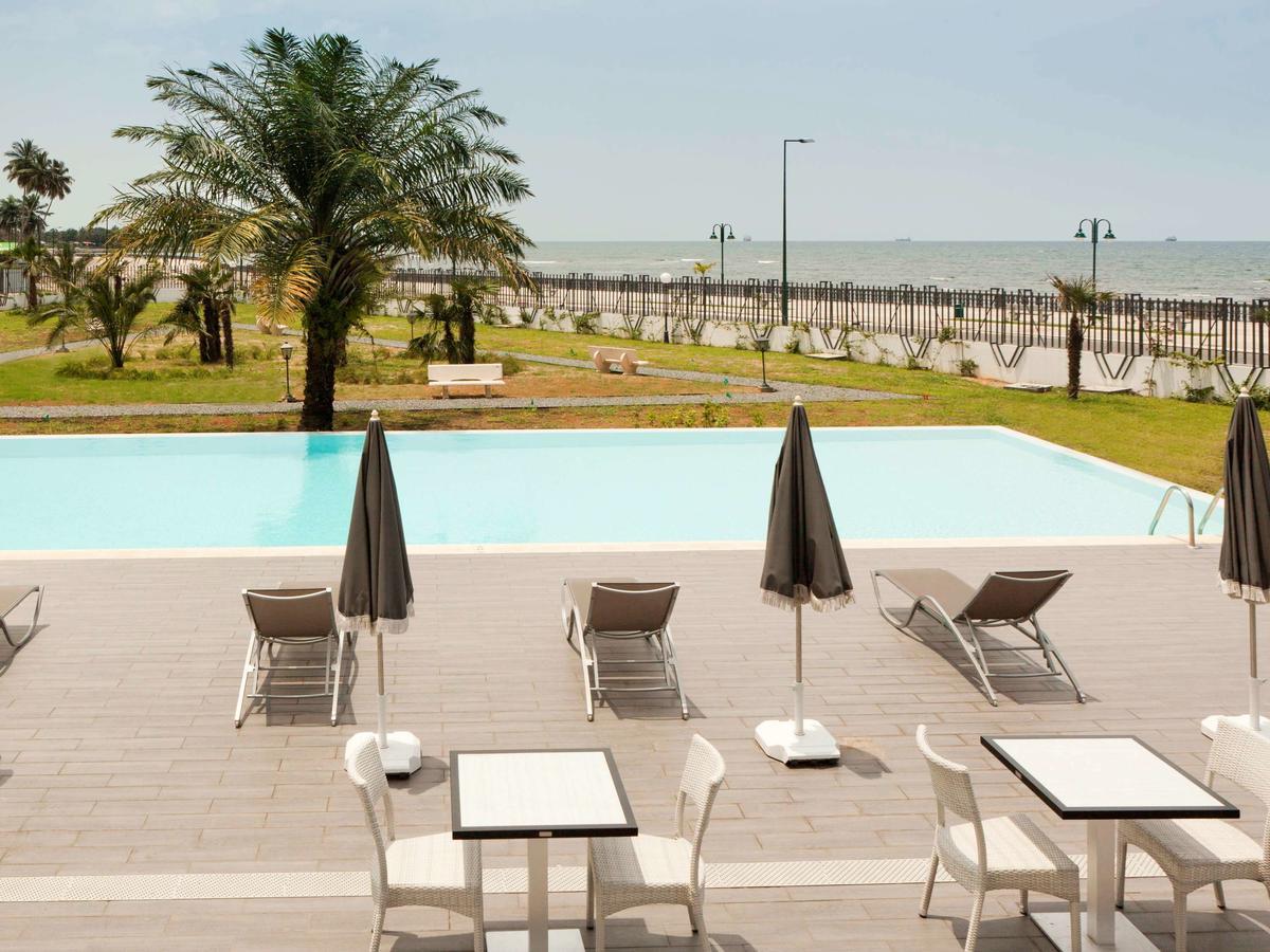 Ibis Bata Hotel Exterior photo