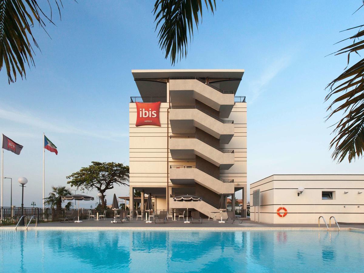 Ibis Bata Hotel Exterior photo